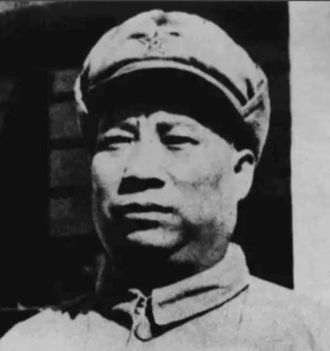 1949年，固关绞杀战，军长贺炳炎下令：“把大炮都拉上去，找马家军算账，老子要找