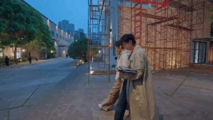 徐若晗一个人把全剧组的活都干了徐若晗咋这么厉害呢？感觉整个剧组只需要有姐姐在就够