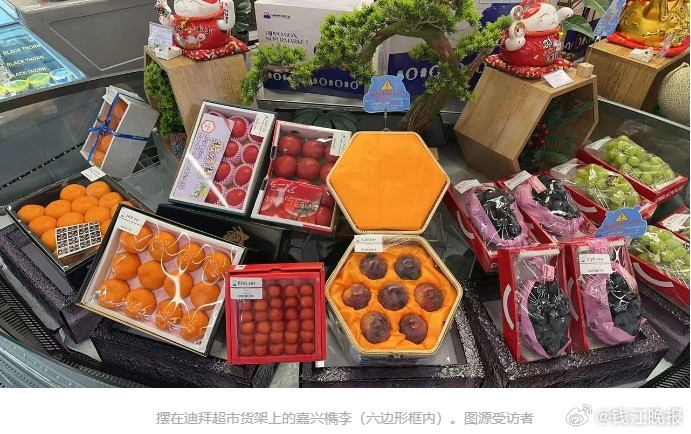 #浙江槜李首次出海到迪拜一颗近百元#【一颗近百元！浙江可以吸着吃的李子，首次“出