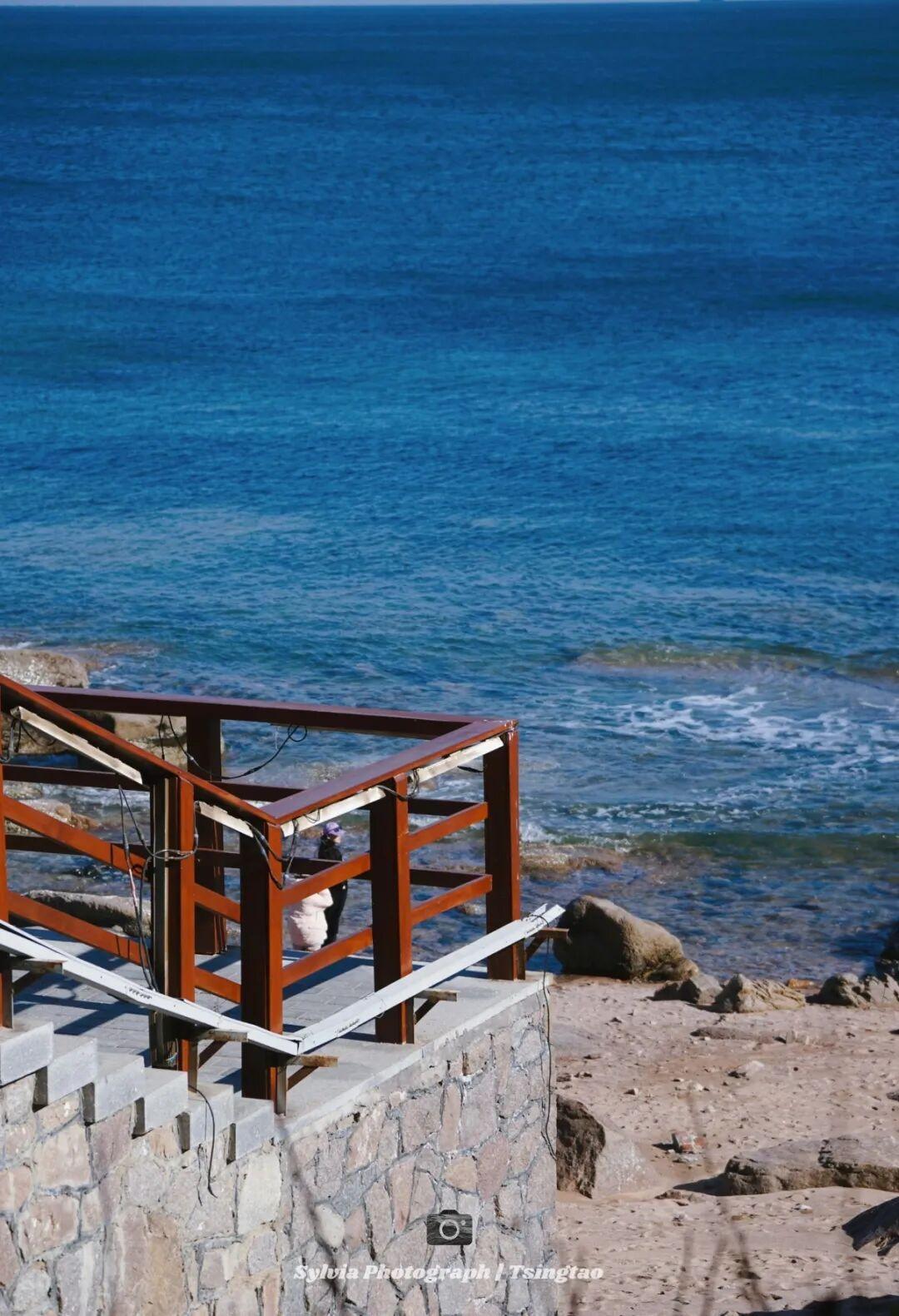 别挤三亚了！青岛冬日海岸线私藏攻略：7处人少景美的治愈秘境，承包你整个冬天的浪漫