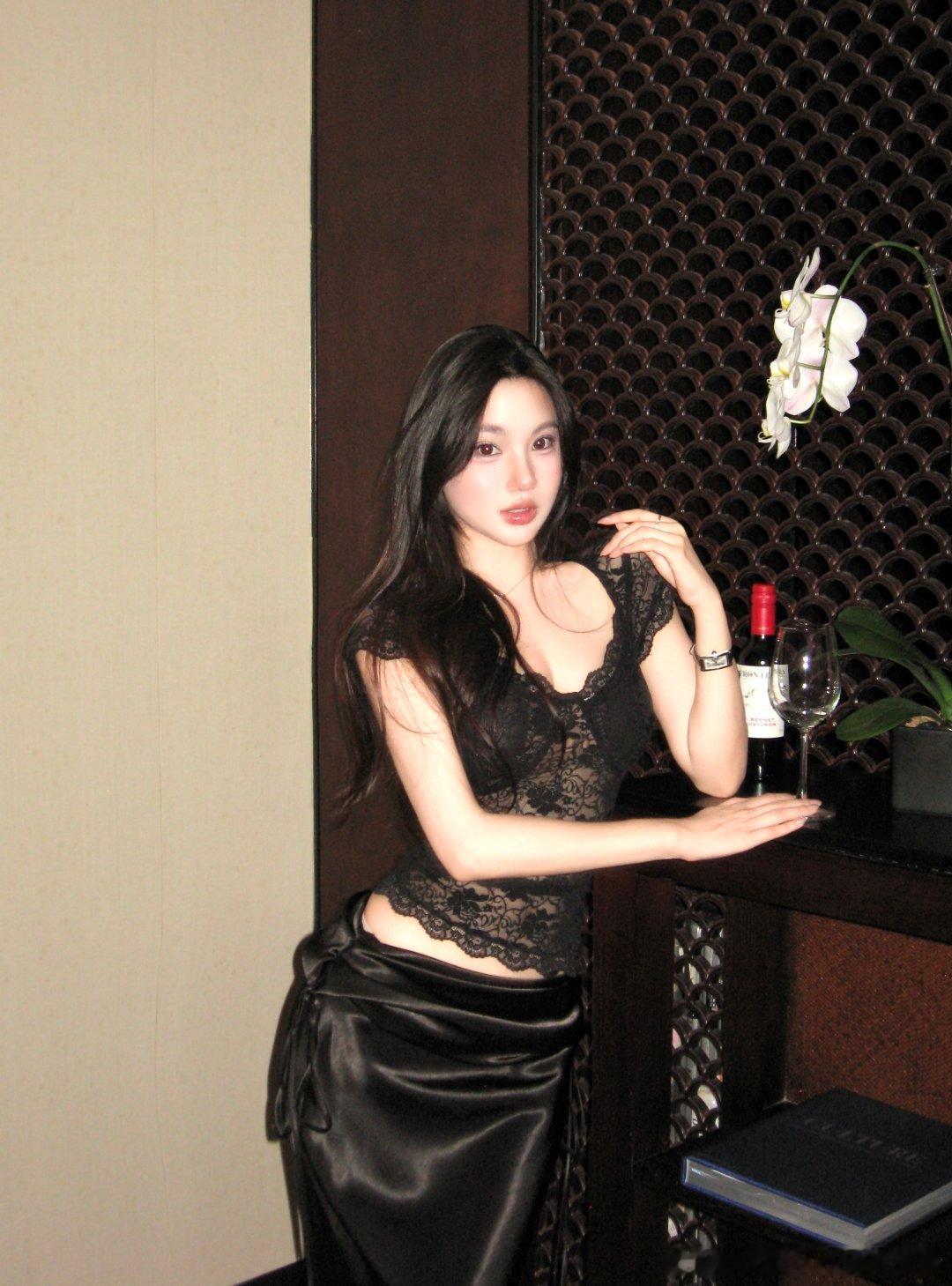 我什么样女人味就什么样🥀没错！又是我爱的蕾丝真的谁穿都能美得很轻松的程度搭配