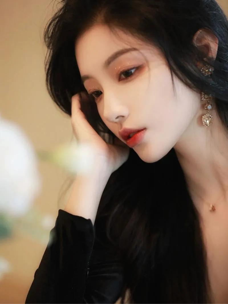 在这个物欲横流的年代。有多少人的婚姻是四无婚姻。无话、无钱、无爱、无性。也