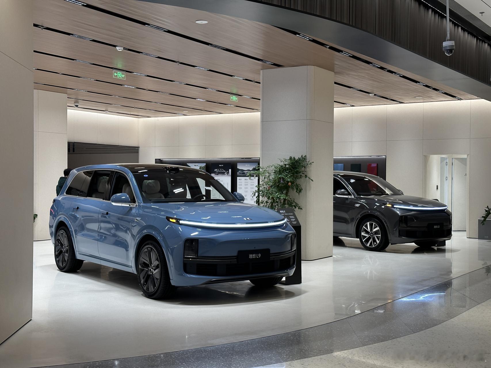 理想汽车将关闭100家门店其实不只是理想，目前汽车品牌的商超店已经有点“泛滥”