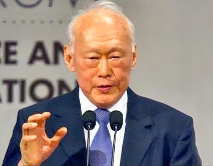 我不想承认这句话是真的——有网友说，新加坡对我们有着与生俱来的恶意！是因为他