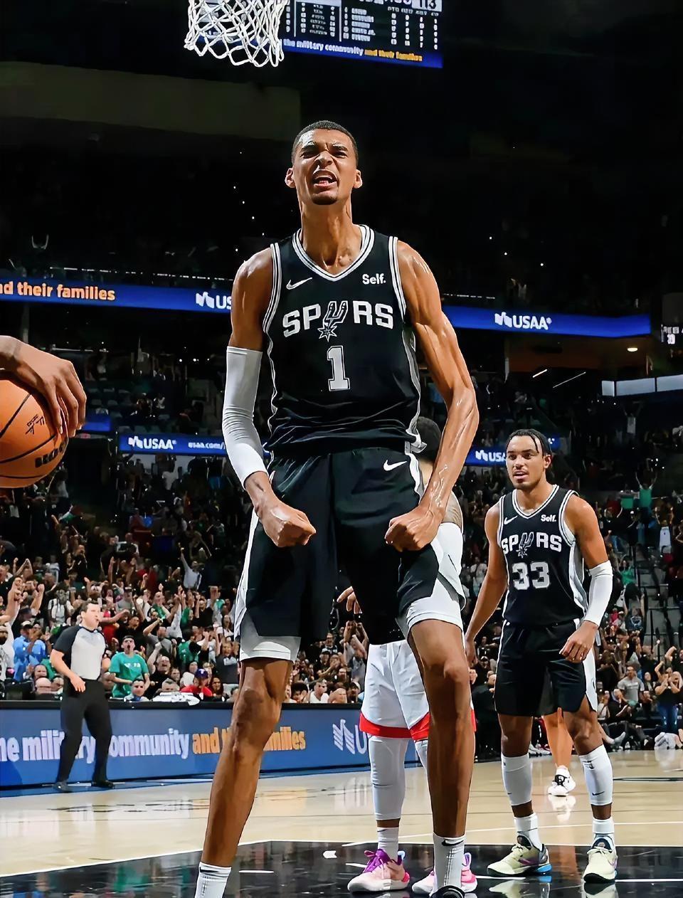 太强了，马刺123-110轻取爵士，这三大功臣是赢球关键！1. 文班亚马，新生