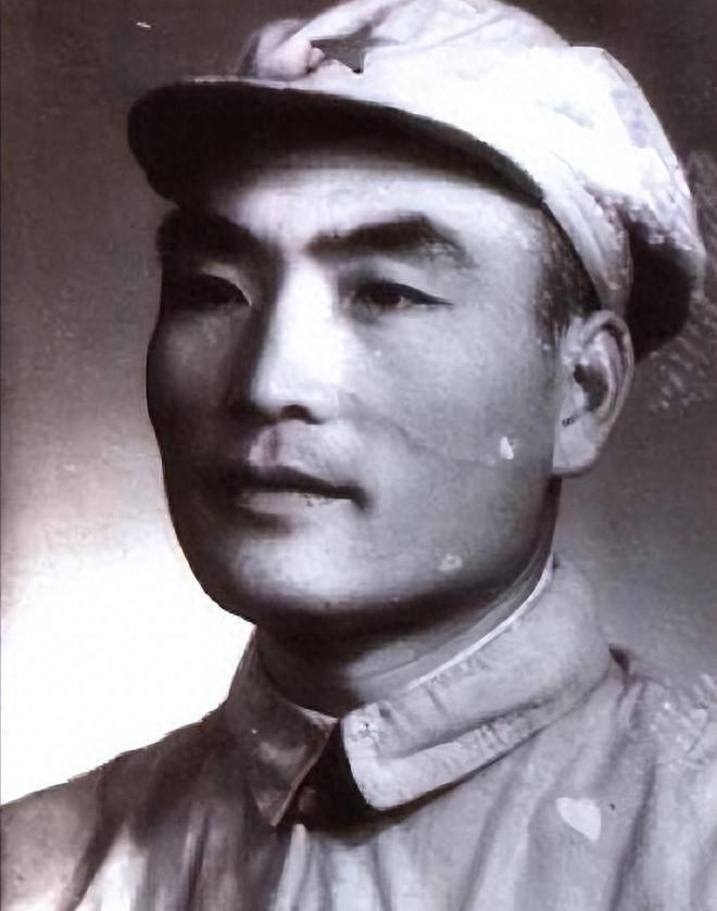 由于缺乏斗争经验，他与司令和政委的矛盾直接公开，最终转任地方岗位，老帅们束手无策