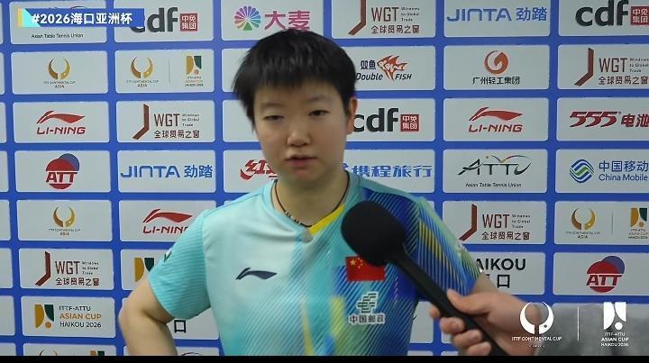 开年第一战获胜后的孙颖莎🇨🇳接受记者采访！莎莎说，时隔一个多月，重新回到赛