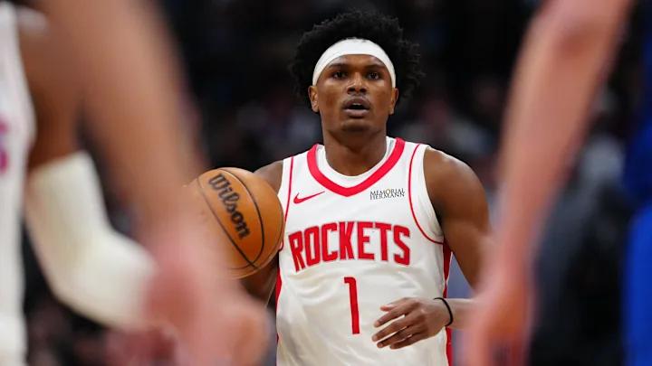 火箭变成现在这副样子，也完全是有迹可循的。范乔丹是在去年9月伤的，火箭有大把的时