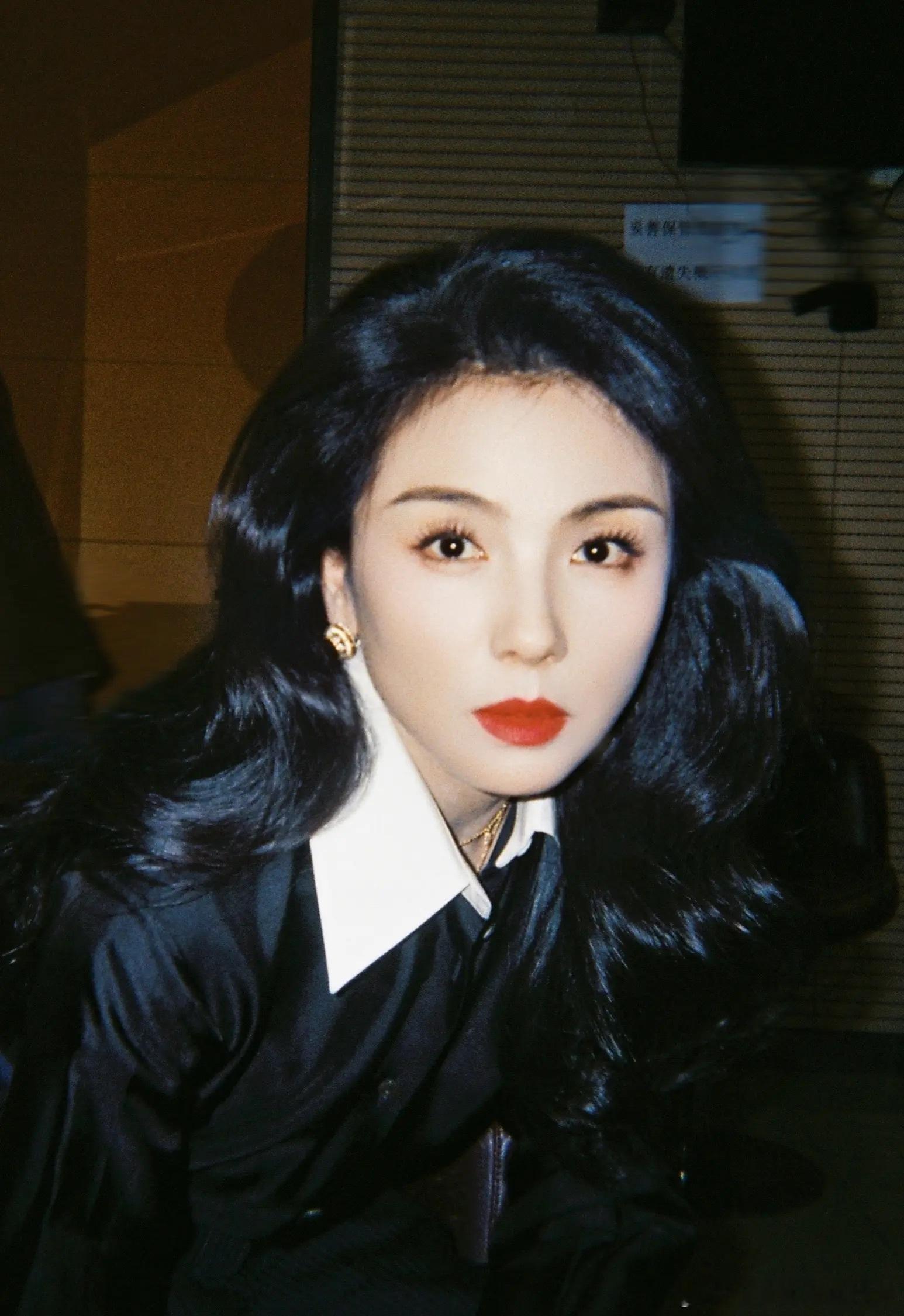 坏了真让刘涛演上坏女人了刘涛对无限的怨气都在这两枪上了刘涛这次反派气场直接拉满