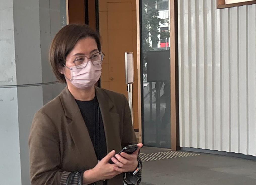 前TVB艺人吴家乐的妻子周蕙蕙出自香港豪门周亦卿家族，如今周亦卿家族正在就家族争