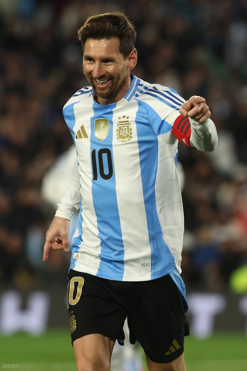 阿根廷的任意球组合拳，堪称是“鬼见愁”组合，谁犯规谁哭泣。◆梅西：殿堂级大师