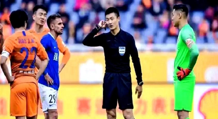 中超VAR又出幺蛾子了，这回是真的看不懂。上海海港那场，开场进球，VAR远程