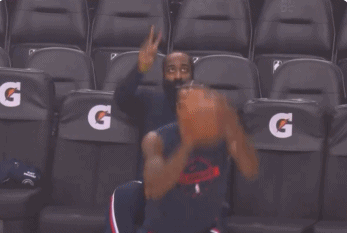 哈登：我给小卡比个耶~赢球能解决所有问题，快船最近赢球，18场比赛15胜3负