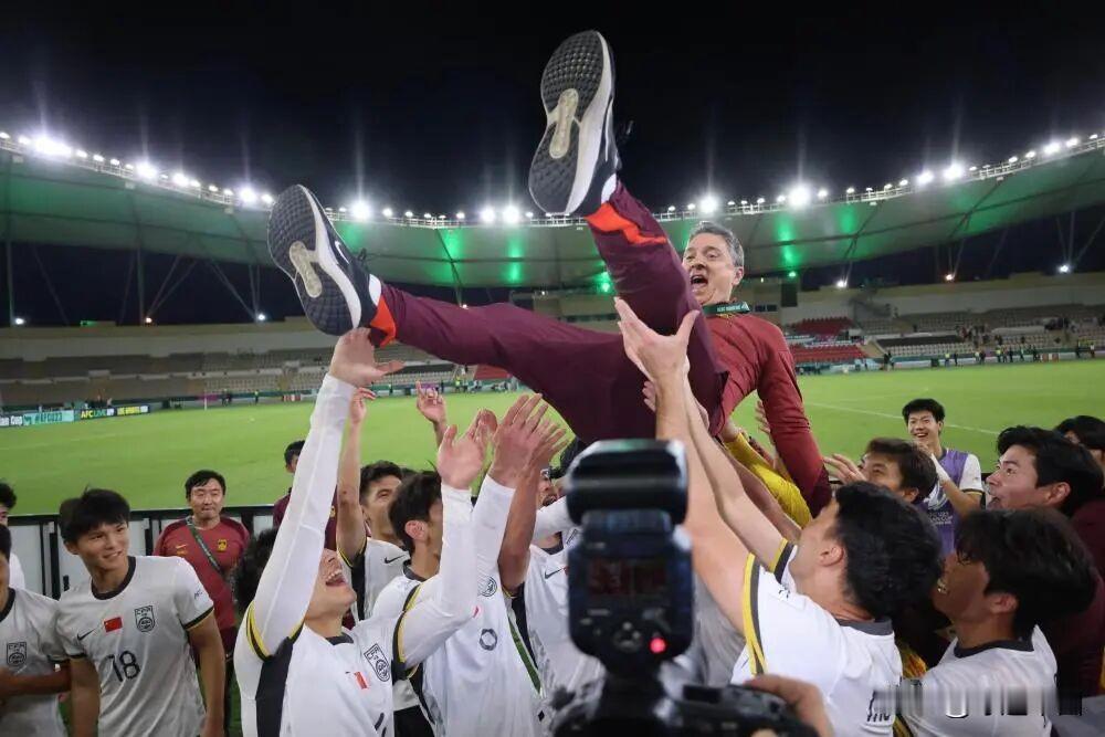 权威榜单！2026U23亚洲杯最佳阵容终出炉，中日成最大赢家，433阵型适配赛