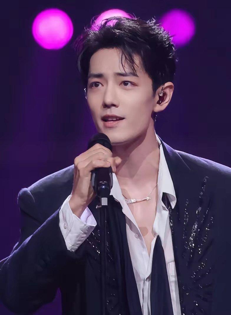 我算是知道了为什么每次一有肖战的表演，就将他的节目排在偏后面，不是因为他流量大需