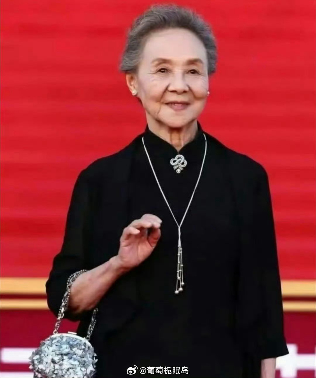 原来吴彦姝不是老了才优雅，她年轻的时候就是优雅的代名词了​​​