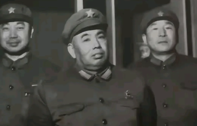 许世友有有两位下属，身份比较特殊，就是张万年和迟浩田。这两位将军，都在90年代成