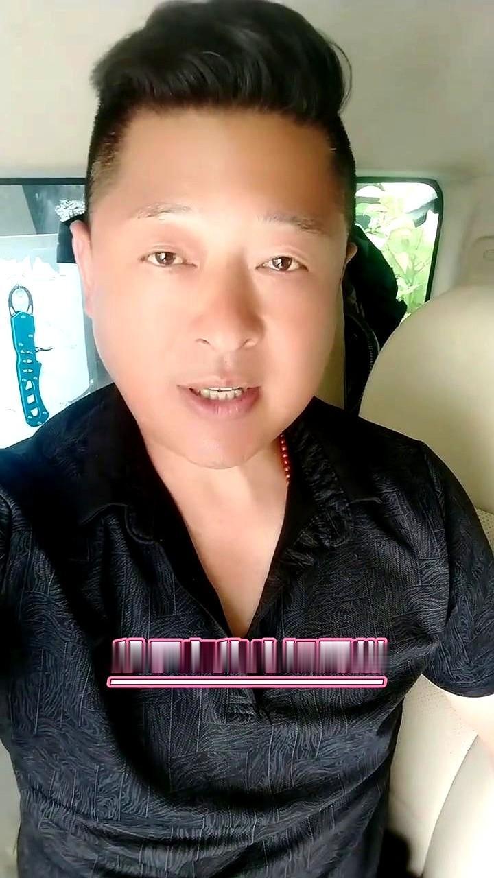 刀郎生日，蛋糕却被徒弟徐子尧切了，这事儿闹得不小。现场照片一流出，网上就炸了