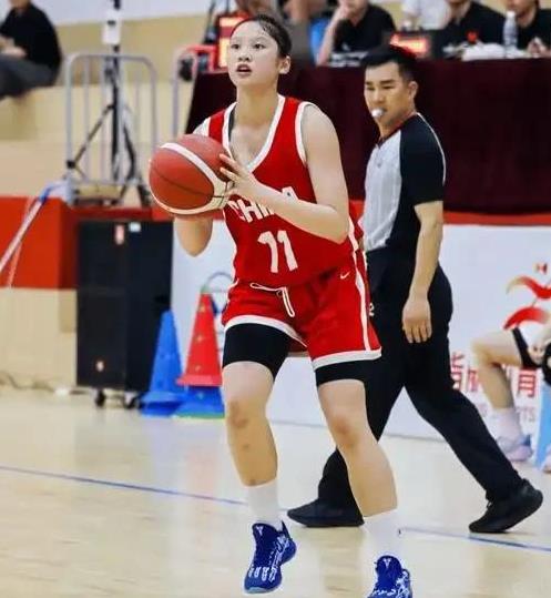 U16女篮惨败日本，李沅珊被防死，20投5中，得到20分。孙晗昀得到13分，中国