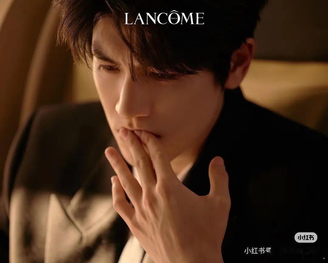 想看张凌赫饰演蒋峤西成年版，金融精英