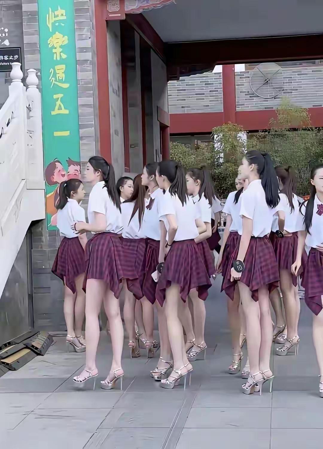 这是什么学校，有知道的吗？这么多美女！太靓了！