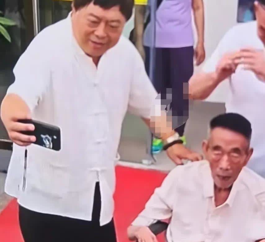 吊唁完杨少华，郭德纲发了一条动态。