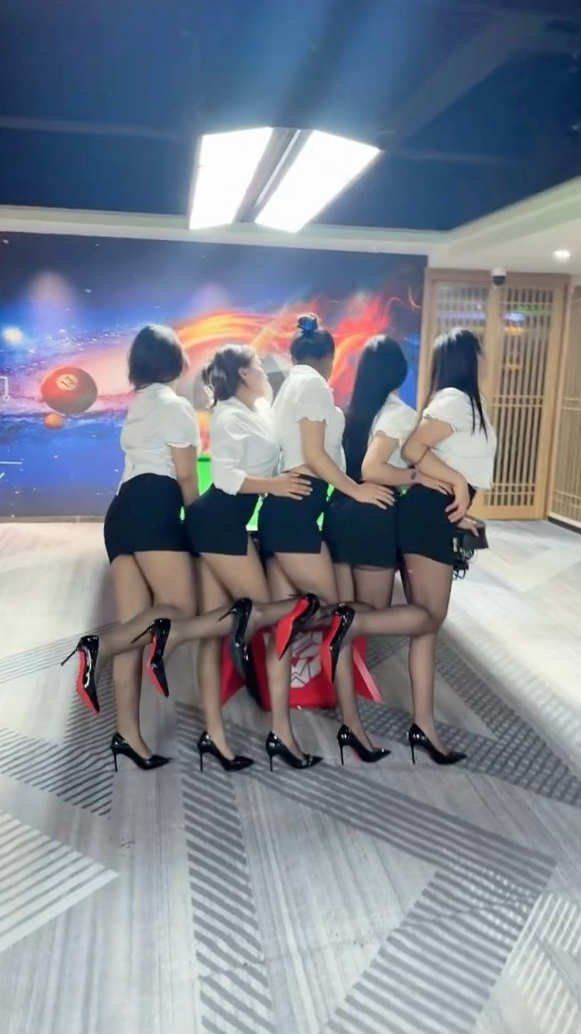 现在的台球🎱厅和以前不一样了，还能不能让人好好打球