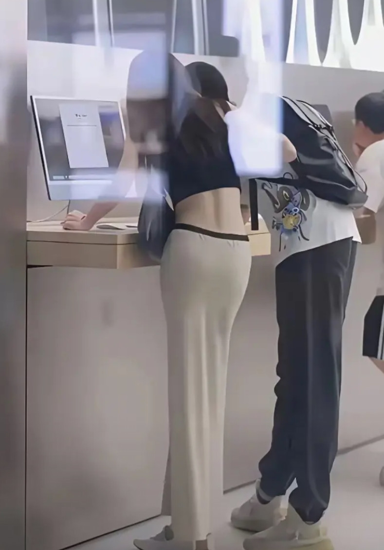 这男人家里肯定有矿！