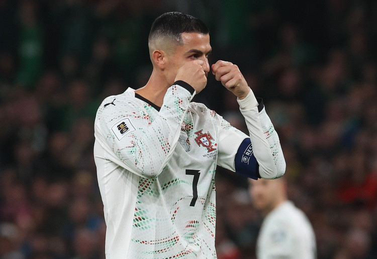 马丁内斯: C罗无暴力行为只是想挣脱拉他的人 镜头放大了实际情况