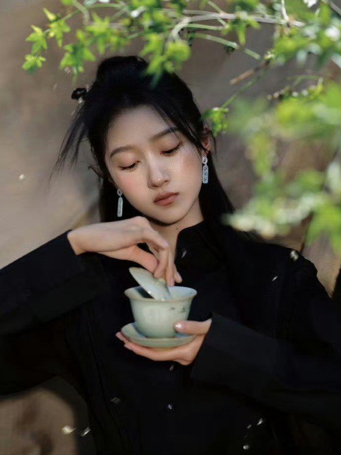 关晓彤就这个白切黑侠女爽她对侠女内心的纠结挣扎诠释得入木三分，让观众能深刻理解角
