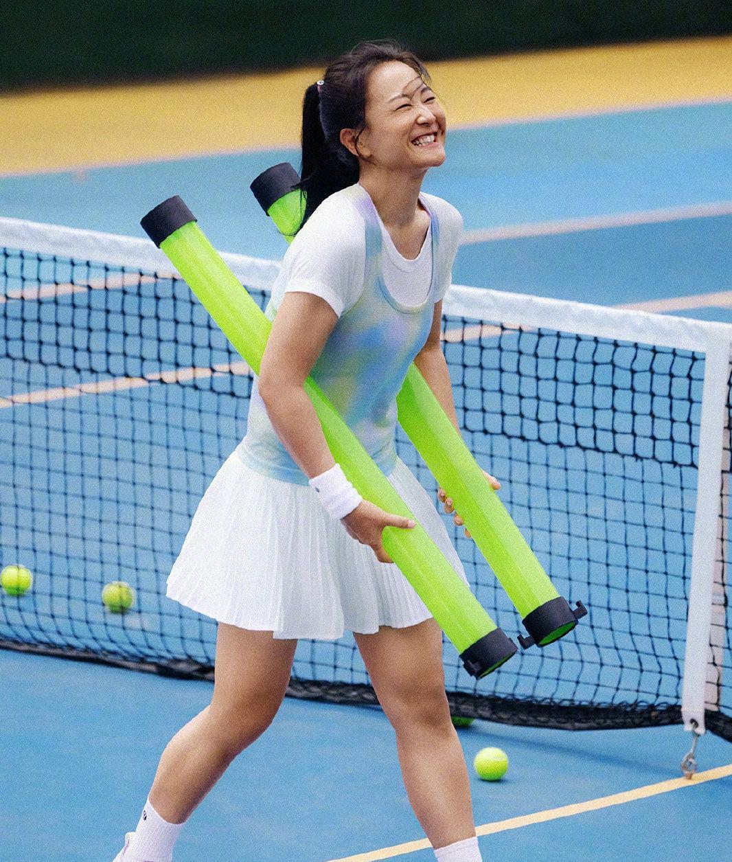 贾玲瘦下来后是真没搞笑气质了，以前她笑起来给人一种很温暖的感觉，现在瘦了笑容怎么