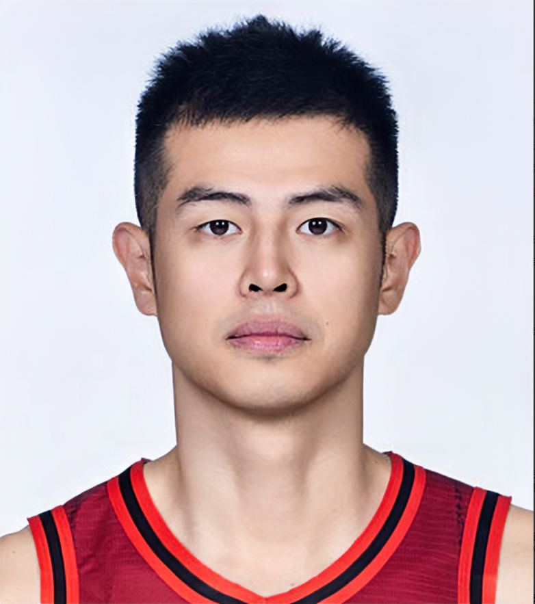 男篮方硕的家庭成员主要有以下几位：一、父亲：方贵资，湖南人，是一名土木工程师，