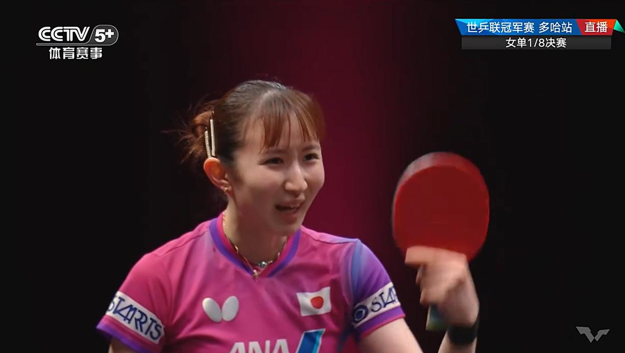 第二局是关键！早田希娜这一局没拿下，心态受到一些影响：局末，早田通过一个侧身搏杀