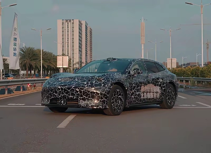 华为启境第一款车实车照，来了！启境的猎装轿跑，无框车门，一体式座椅，L3华为乾崑