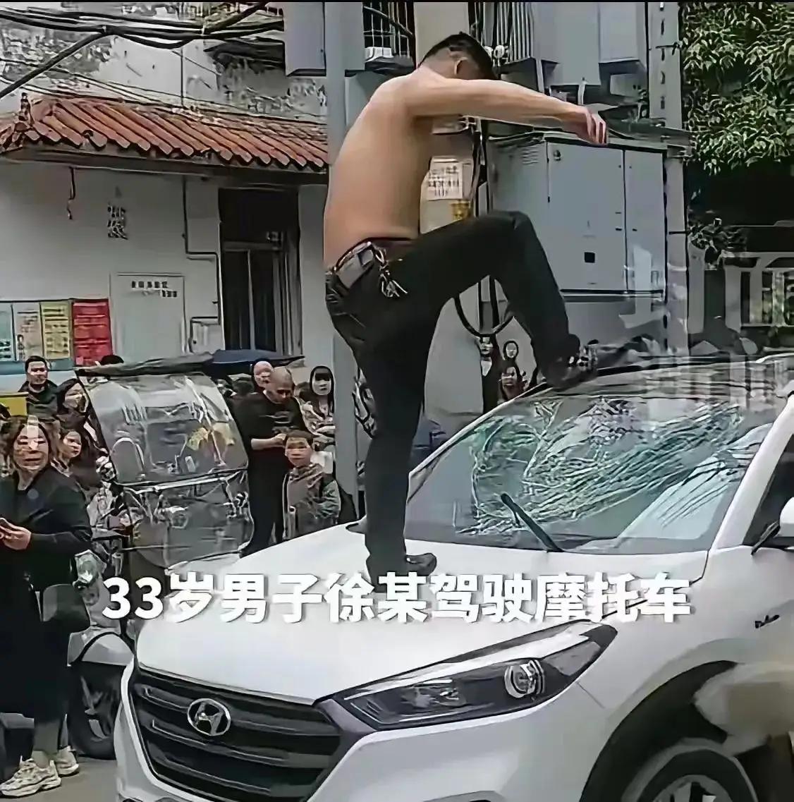 阆中砸车男子终于为他的冲动买单了4月16日阆中公安通报：排除双方驾驶员