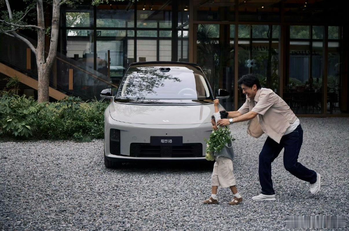 终于等到你～理想i8终于官宣了。不愧是定位家庭选手，这组宣传片拍的太有家庭的感觉
