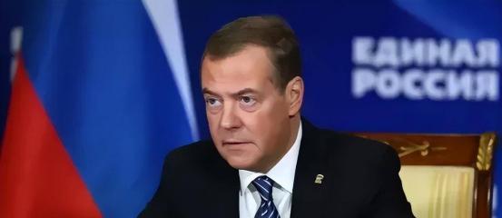 随着俄乌冲突的进一步进入白热化，北约方面也是越来越懒得藏着掖着了，毕竟站在乌克兰