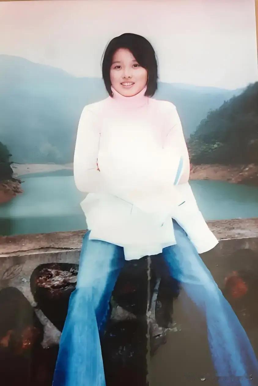 🐰2004年，福建女大学生蔡伟娟在校园里“凭空蒸发”。为了找她，原本家