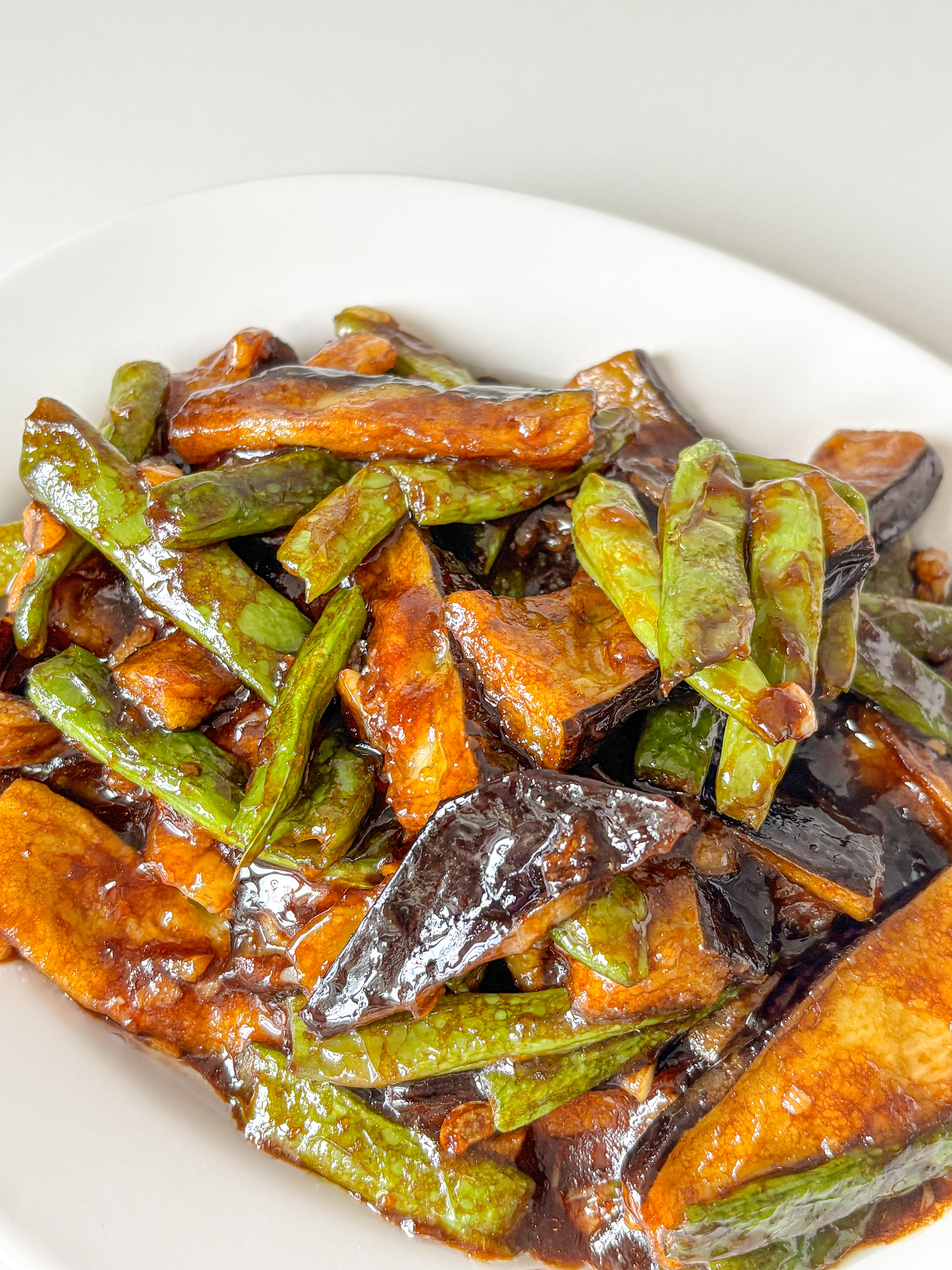 打工人下班后的续命神菜！这道茄子焖豆角，油润咸香，简直是米饭杀手！🍚结束了一