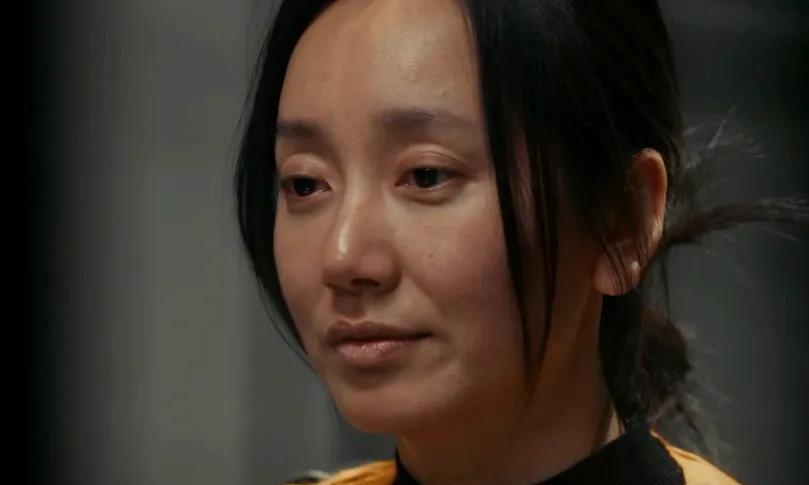 《以法之名》第13集预告，省院终于同意对李人骏和谢鸿飞上侦查手段了，当郑雅萍拿着