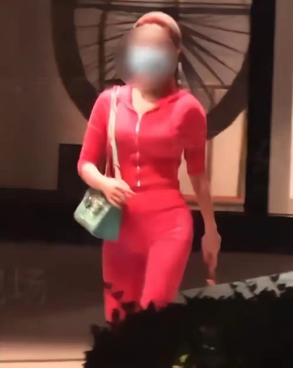 深夜独处七小时，包贝尔再陷绯闻风波，夜会神秘女紧身红裙惹热议包贝尔这次被拍到的