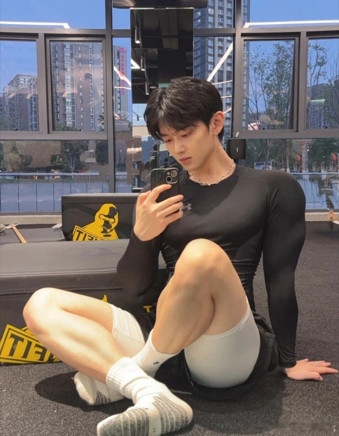 肌肉帅哥营男模肌肉男模断联是不会有失去感的早安上海。上海·上海宝华万豪酒店