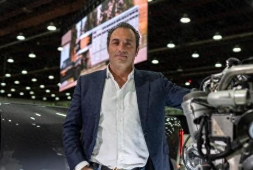 荷兰插手芯片供应，车企慌了手脚，中方指责谁该担责.最近有个事儿挺闹心的。荷兰那