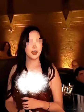 “我晚上教你怎么用”，美国网红哈桑这句云淡风轻的回应，堪称文化自信的教科书式