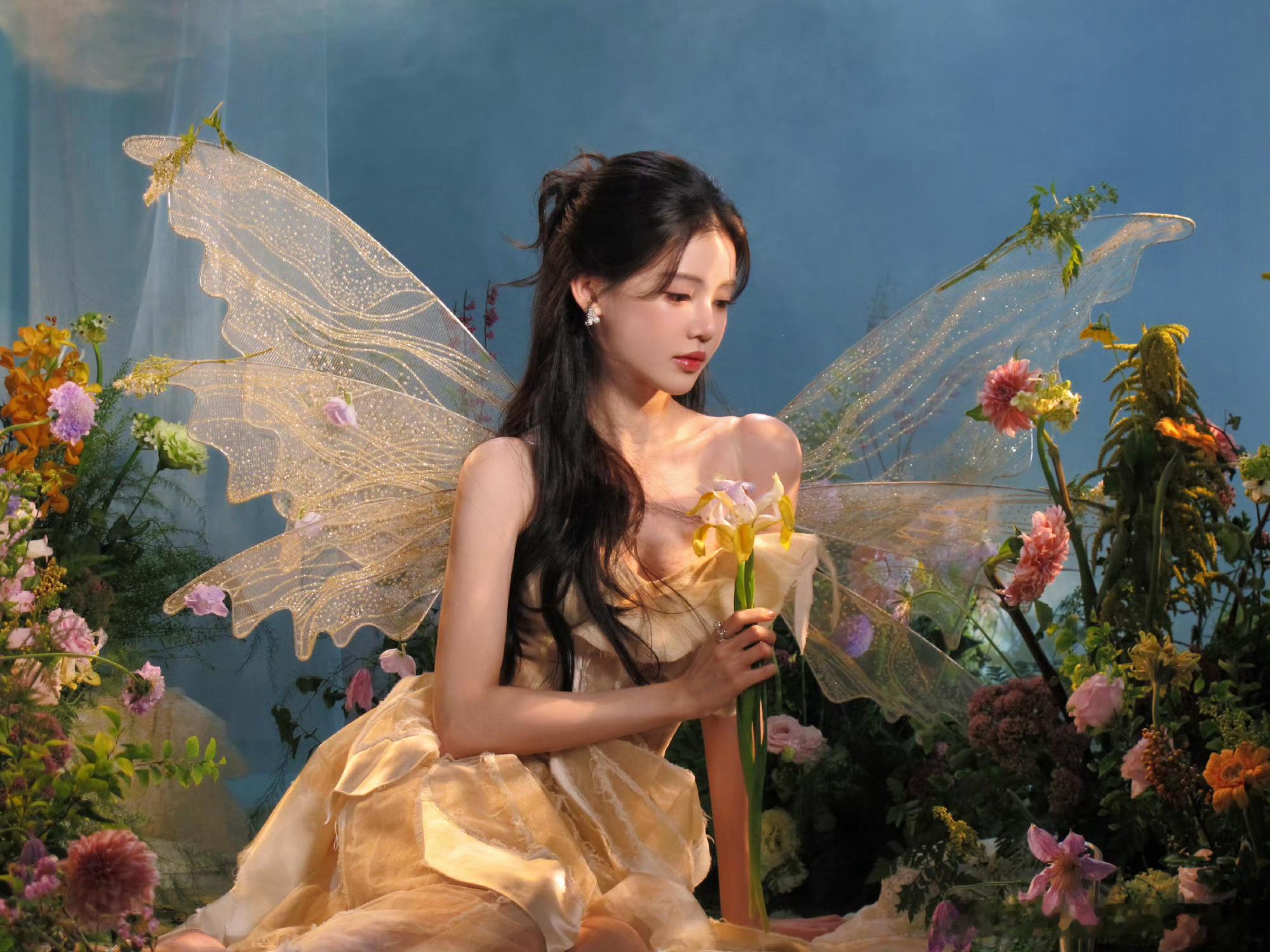 孙珍妮云霄仙子《师兄太稳健》中孙珍妮特别出演云霄仙子，紫衣古装造型仙气十足。追剧