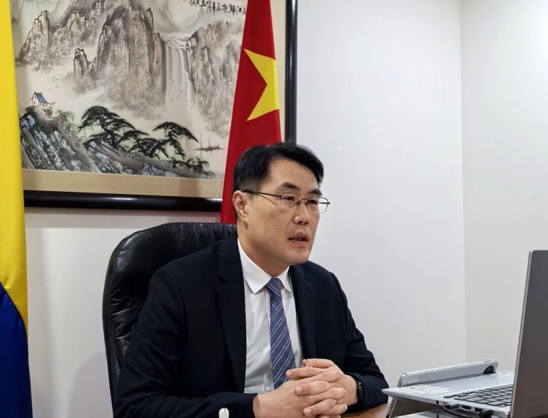 美官员恶意诋毁 中方驳斥:照照镜子