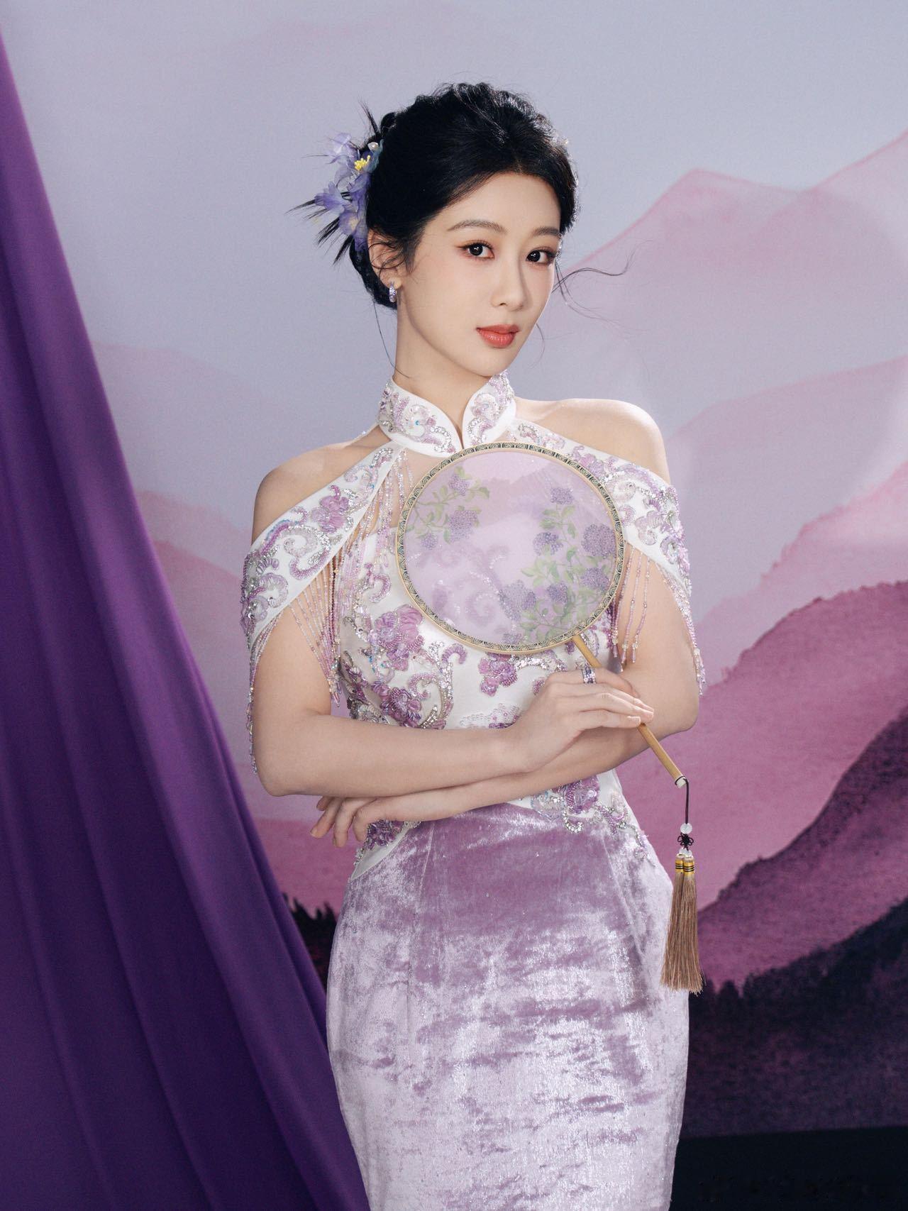 杨紫古装剧宣太夯了杨紫这身古装是偷了哪家绣庄的镇店之宝，美得我差点把奶茶喷屏幕上