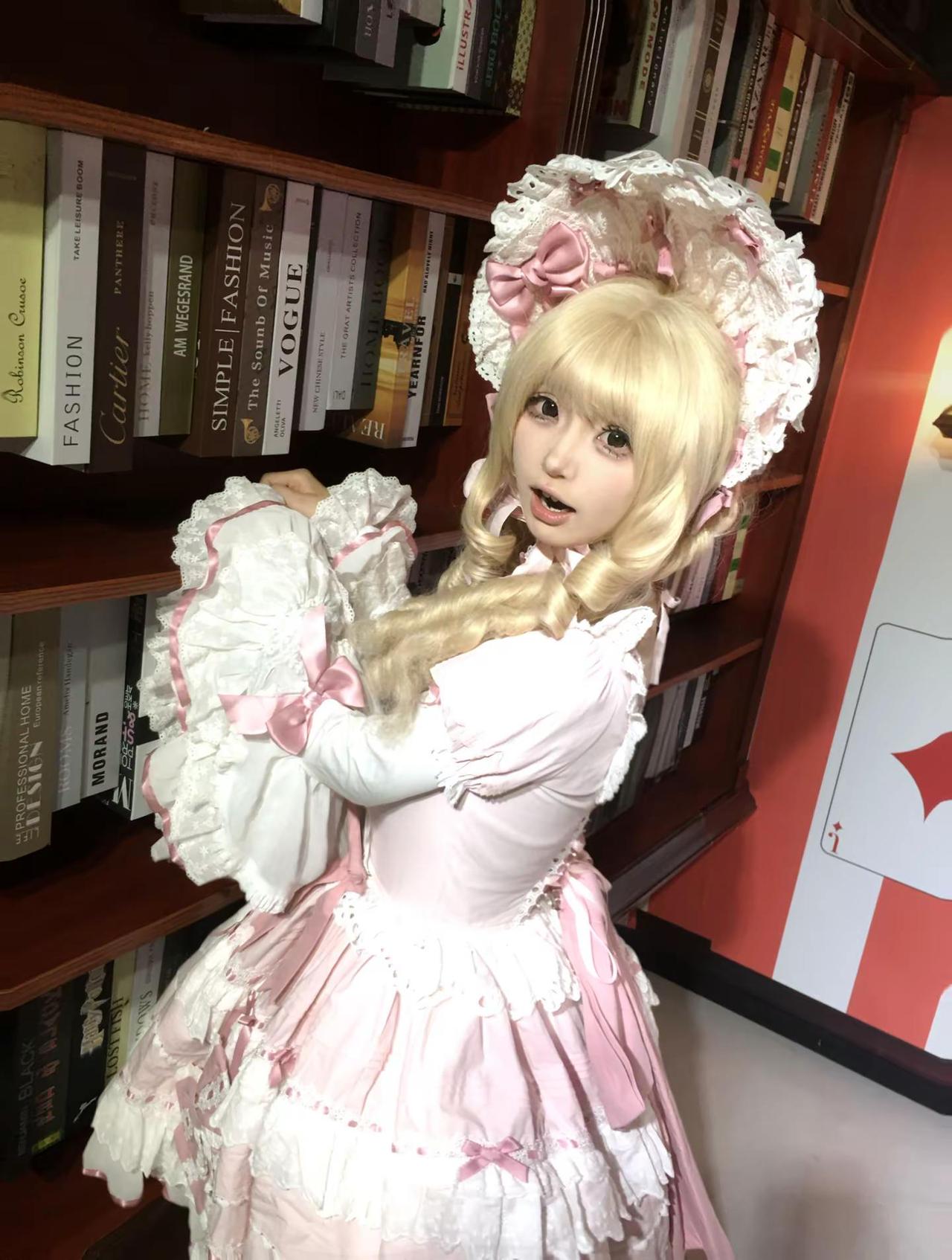 你笑一下我的世界就倾斜了0.5度所以现在我的世界完全翻转了呀。！Lolita