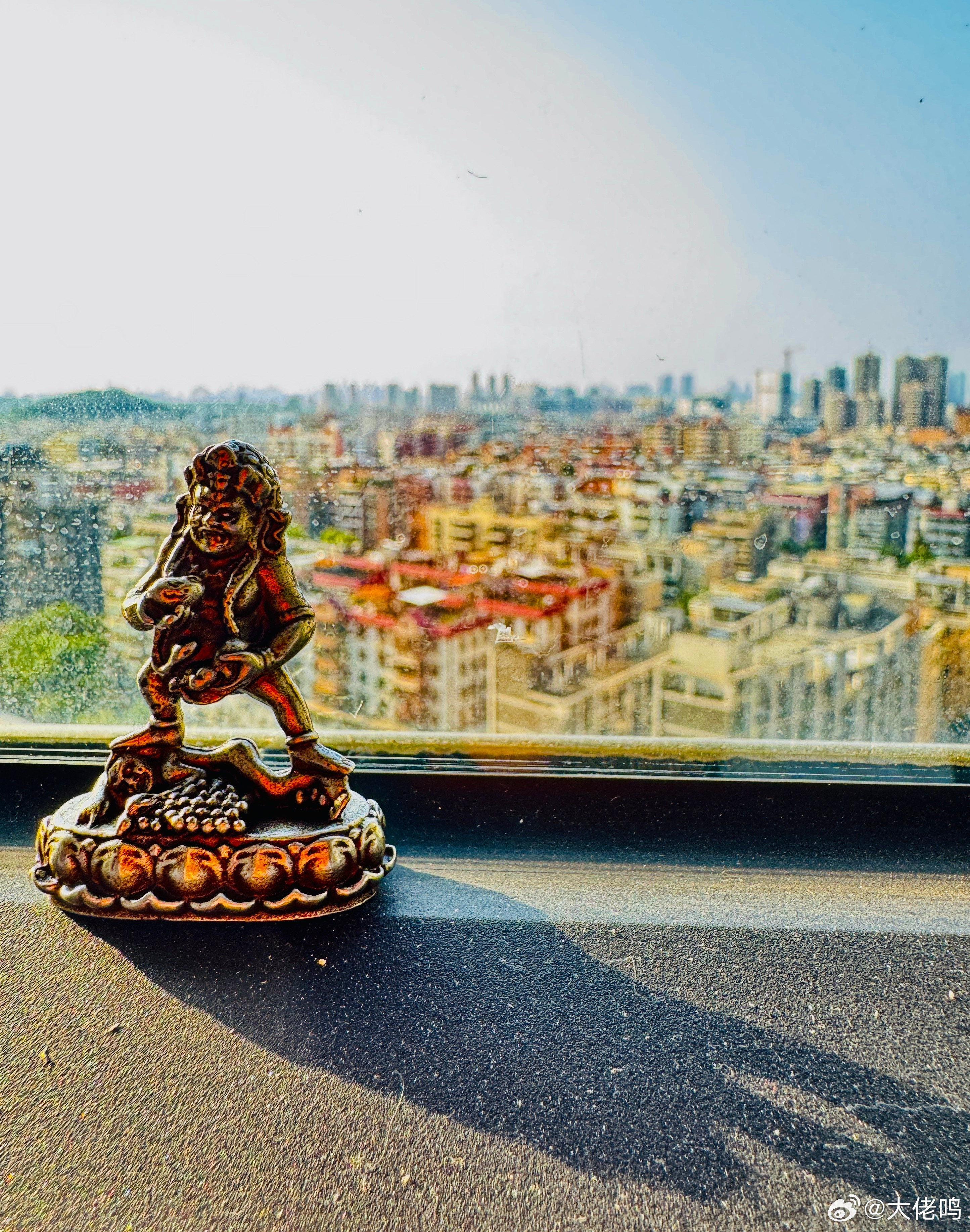 用甲子哥的话说，藏传文玩越小越久越值钱！这个黑财太棒了，也是寸佛、随身佛，栩栩如