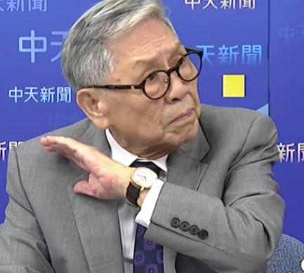 帅化民果然是专家，一眼就识破，林肯号已经到了弹尽粮绝的地步了。帅化民表示，美军